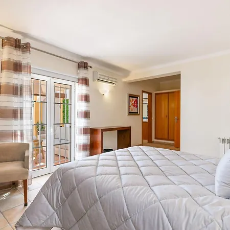 Monte Da Poupa - 7 Bedroom - Sleeps 15 Albufeira