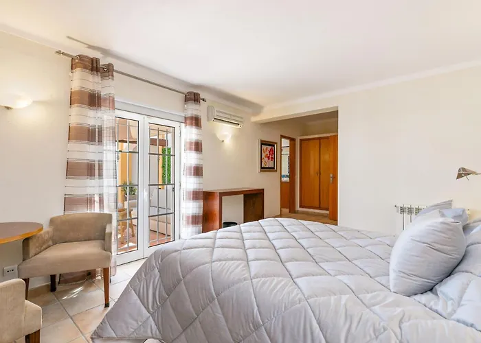 Monte Da Poupa - 7 Bedroom - Sleeps 15 Albufeira